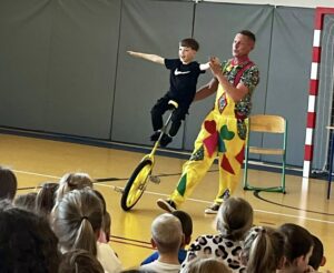 Miniaturka artykułu 🎪 Cyrkowe emocje w naszej szkole! 🎭